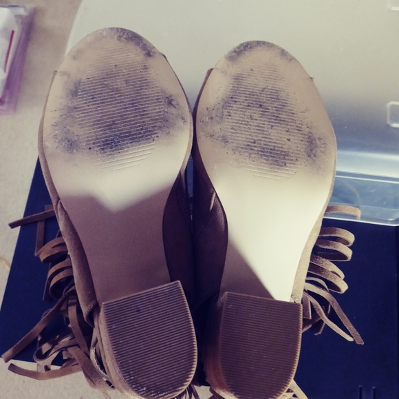 Carlos Santa Women's Tan / Cream Ankle Booties - Picture 8 of 11